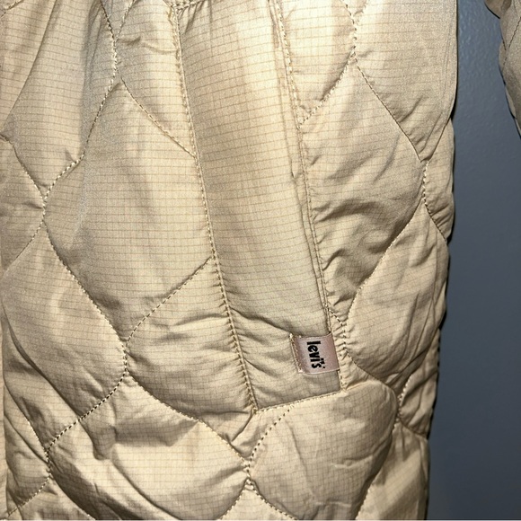 Levi’s women’s MARLOWE OVERSIZED REVERSIBLE SHERPA Quilted JACKET - Picture 14 of 16